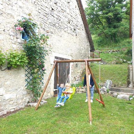 Chambres D'Hotes Des Deux Lacs Ceyzerieu Екстериор снимка