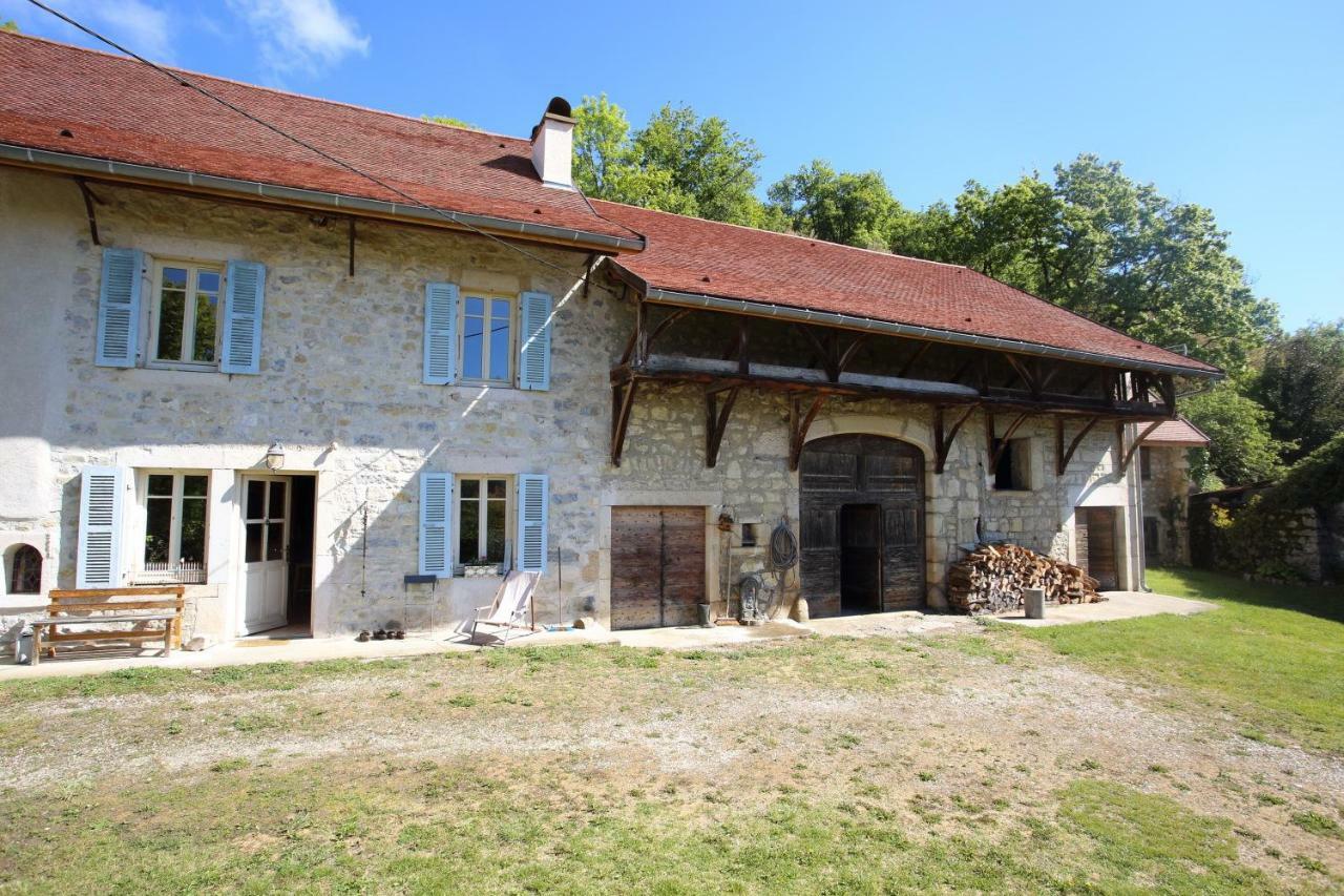 Chambres D'Hotes Des Deux Lacs Ceyzerieu Екстериор снимка