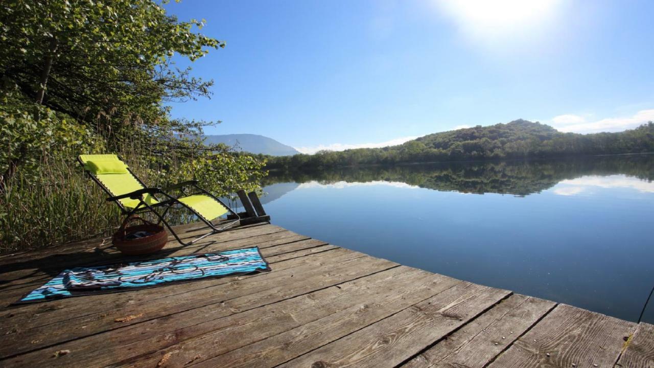 Chambres D'Hotes Des Deux Lacs Ceyzerieu Екстериор снимка
